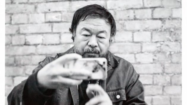 Der chinesische Künstler Ai WeiWei in Berlin Prenzlauer Berg