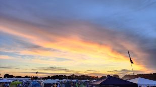 Sonnenaufgang auf dem Zeltplatz