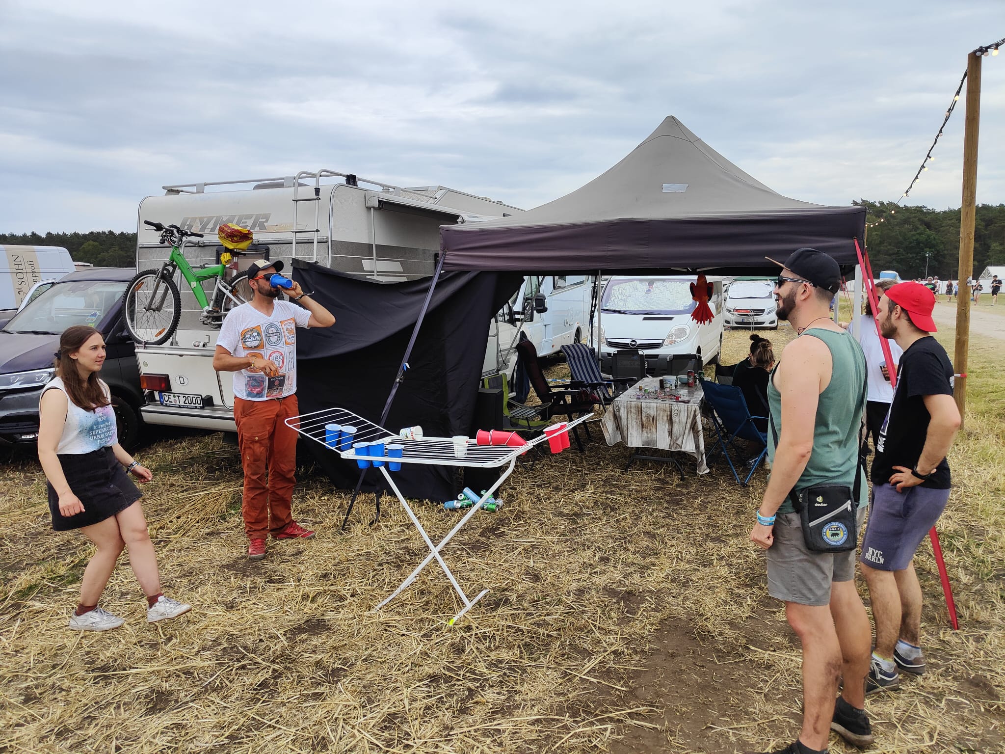 Beerpong auf dem Zeltplatz